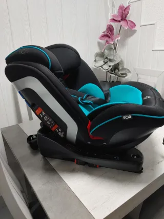 Silla de coche para bebé en muy buen estado.