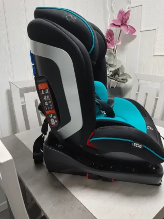Silla de coche para bebé en muy buen estado.