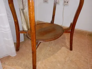 Mesa auxiliar madera maciza antigua