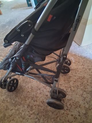 Silla de paseo negra con detalles de colores