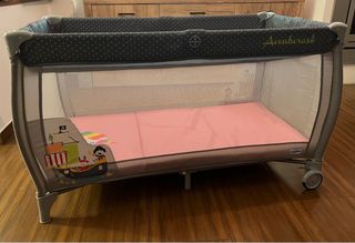 Cuna de viaje “Asalvo” con colchón incluido.
