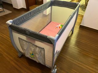 Cuna de viaje “Asalvo” con colchón incluido.