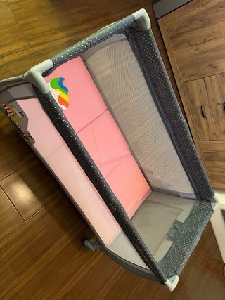 Cuna de viaje “Asalvo” con colchón incluido.