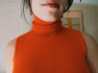 Top naranja cuello alto sin mangas