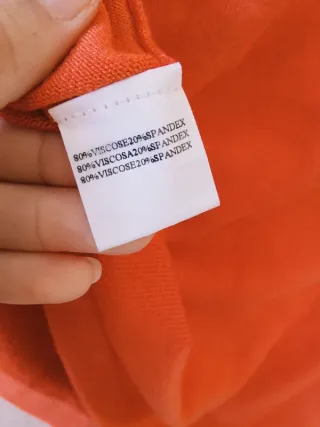 Top naranja cuello alto sin mangas