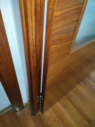 Puerta Madera Oscura Buen Estado