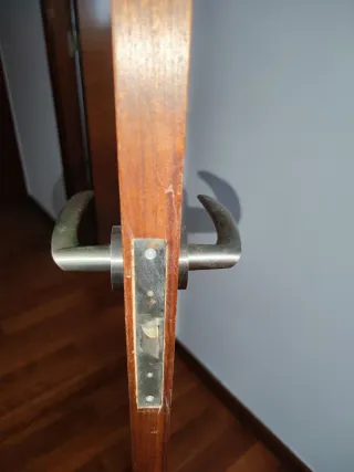 Puerta Madera Oscura Buen Estado