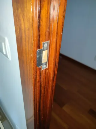 Puerta Madera Oscura Buen Estado