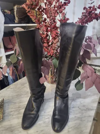 Botas altas piel burdeos y negra cremallera