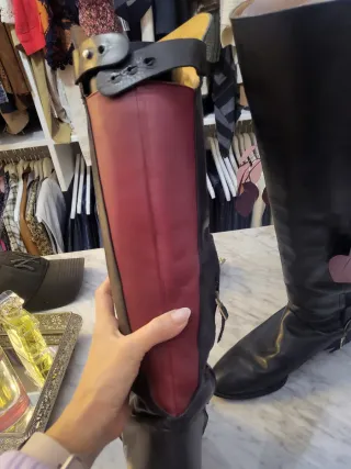 Botas altas piel burdeos y negra cremallera