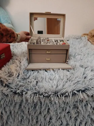 Joyero beige y DE REGALO el joyero PONTINA