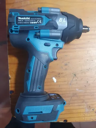 Pistola de impacto Makita DTW700
