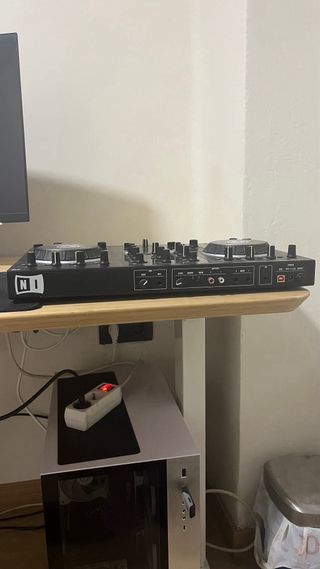Mesa de mezclas Traktor Kontrol S2