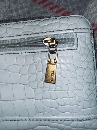 Monedero Guess azul y dorado