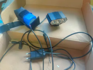 Luz LED Bicicleta Batería y Cargador