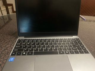 Portátil Chuwi Plata con Windows 11