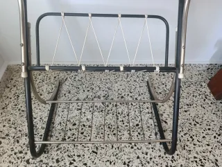 Mesa TV televisión vintage con revistero