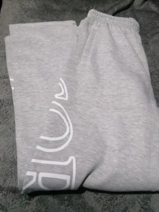 Pantalón Corteiz Gris