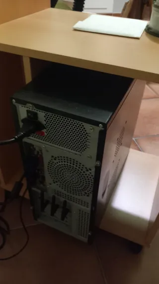 Mesa auxiliar para ordenador