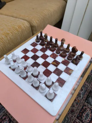 Juego de ajedrez de mármol