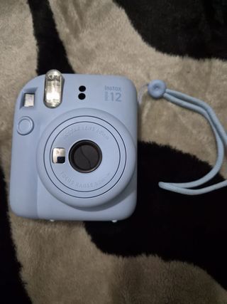 Cámara Instax Mini 12 Azul Casi Nueva