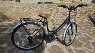 Bicicleta de montaña negra