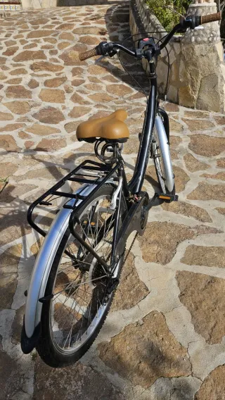 Bicicleta de montaña negra