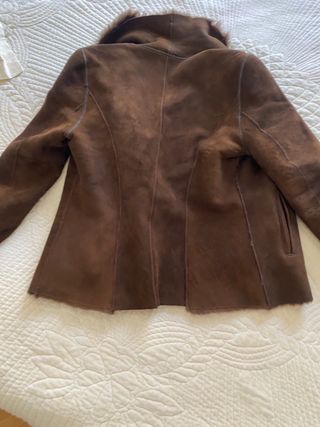 Chaqueta de piel vuelta con borrego
