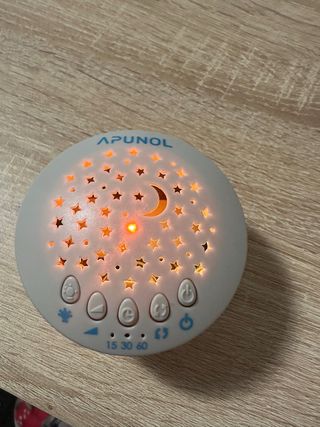 Proyector luz estrellas y luna bebé con música