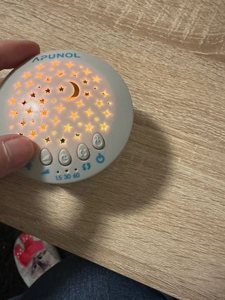 Proyector luz estrellas y luna bebé con música