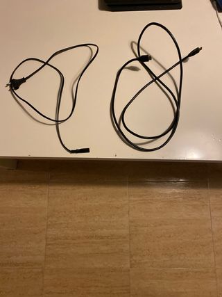 PS4 con 2 mandos y 3 juegos FIFA