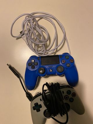 PS4 con 2 mandos y 3 juegos FIFA