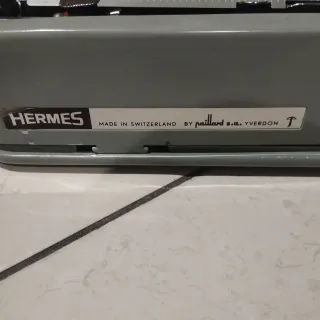 Macchina da scrivere Hermes Baby