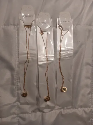 Collar de aros entrelazados