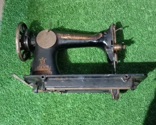 Máquina de coser Singer antigua para restaurar