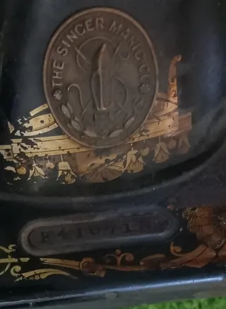 Máquina de coser Singer antigua para restaurar