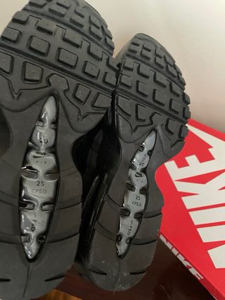 Nike Air Max 95 Negras