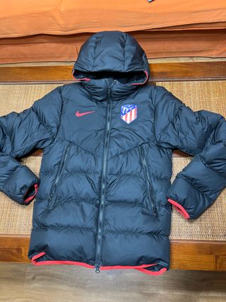 Abrigo Plumón Negro Nike con Rojo