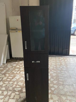 Mueble estrecho de baño con cajon y baldas