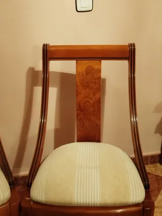 Juego de 5 sillas de madera