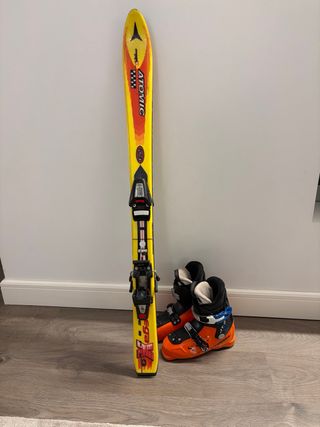 Conjunto esquí 110 Atomic y botas naranja 22,5
