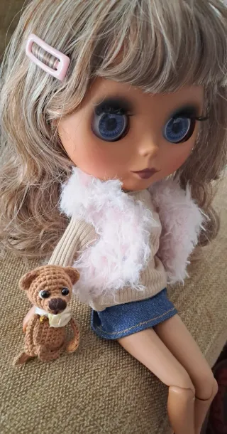 Osito miniatura amigurumi para muñequitas.