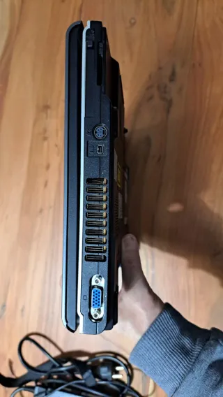 Portátil Toshiba Gris con Cargador