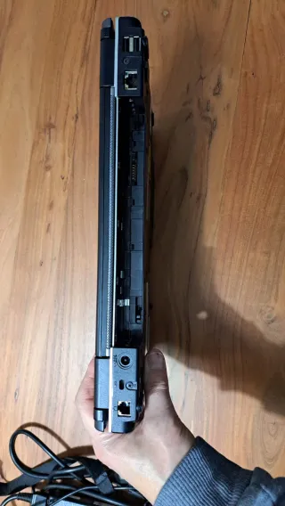 Portátil Toshiba Gris con Cargador