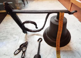 Campana Antigua Hierro Grande con badajo