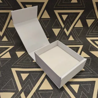 Lote de 5 Cajas de Joyas (Guess, Tous, etc.)