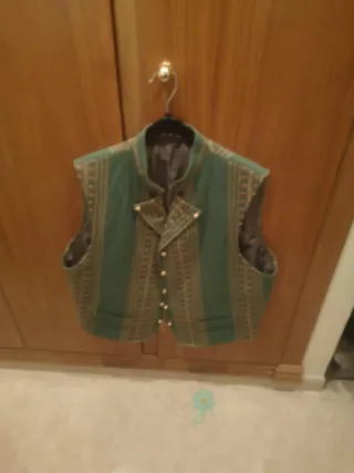 Chaleco de fallero verde y dorado