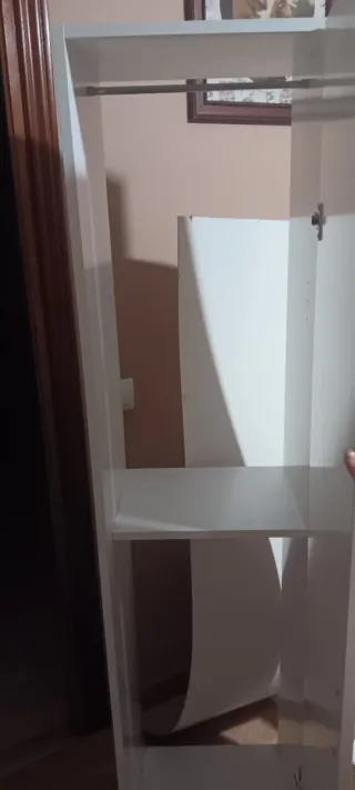 Armario blanco pequeño