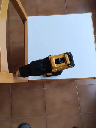 TALADRO DEWALT PERCUTOR DCD778