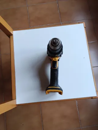 TALADRO DEWALT PERCUTOR DCD778